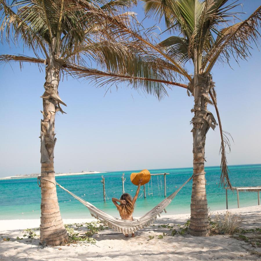 Nurai Island, Saadiyat Hotel Abu Dhabi Buitenkant foto Hammock on the beach