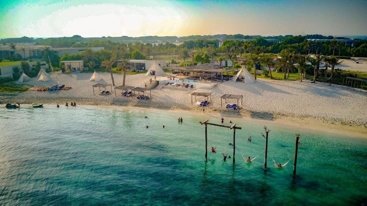 Nurai Island, Saadiyat Hotel Abu Dhabi Buitenkant foto Aerial view of the beach at the resort