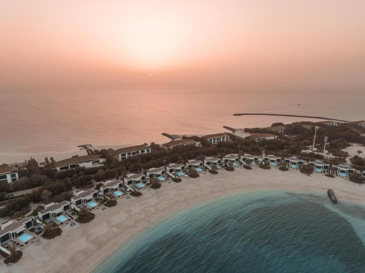 Nurai Island, Saadiyat Hotel Abu Dhabi Buitenkant foto Aerial view of the resort